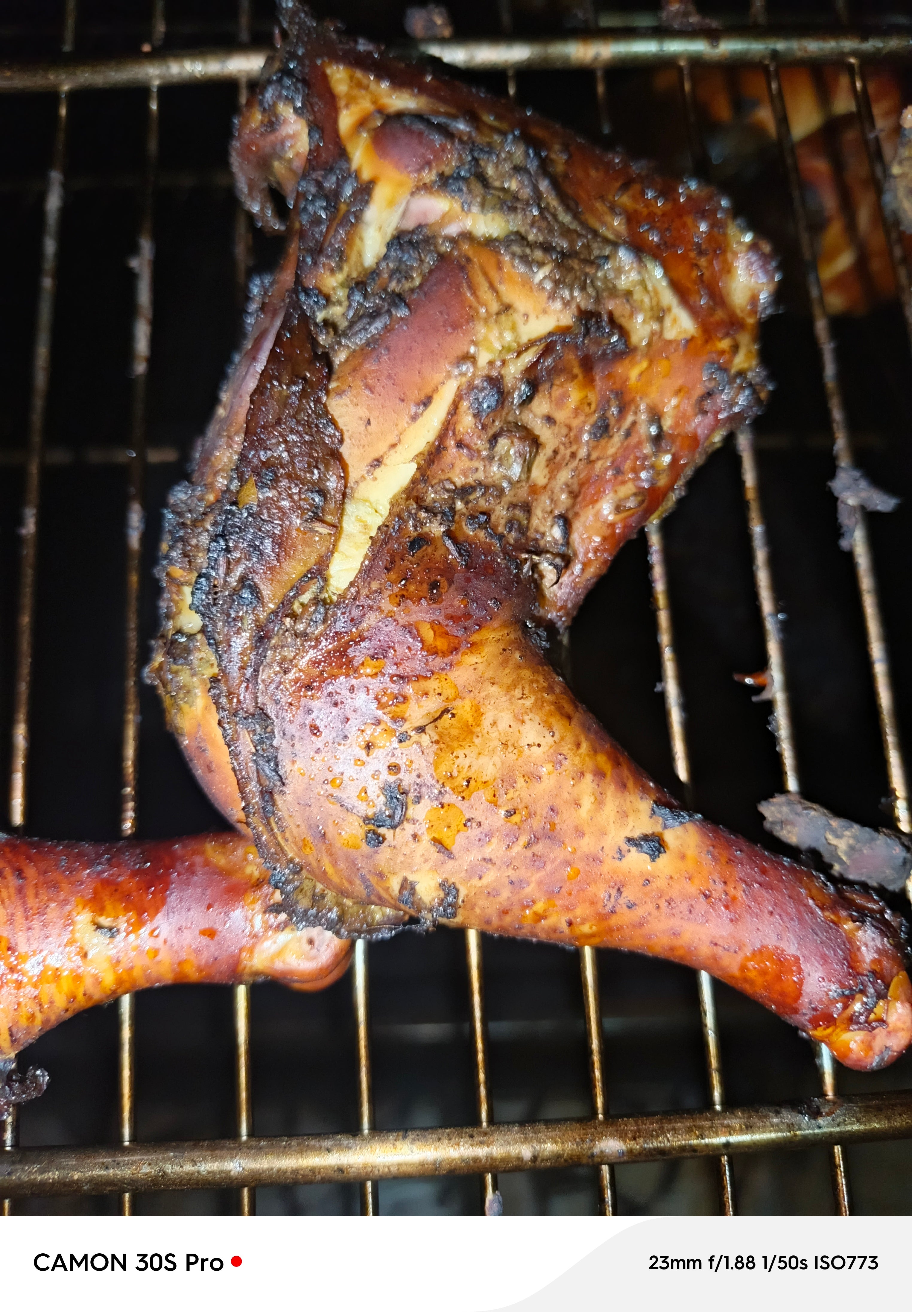 Barquette de 4 cuisses de poulet fumé au soumbala